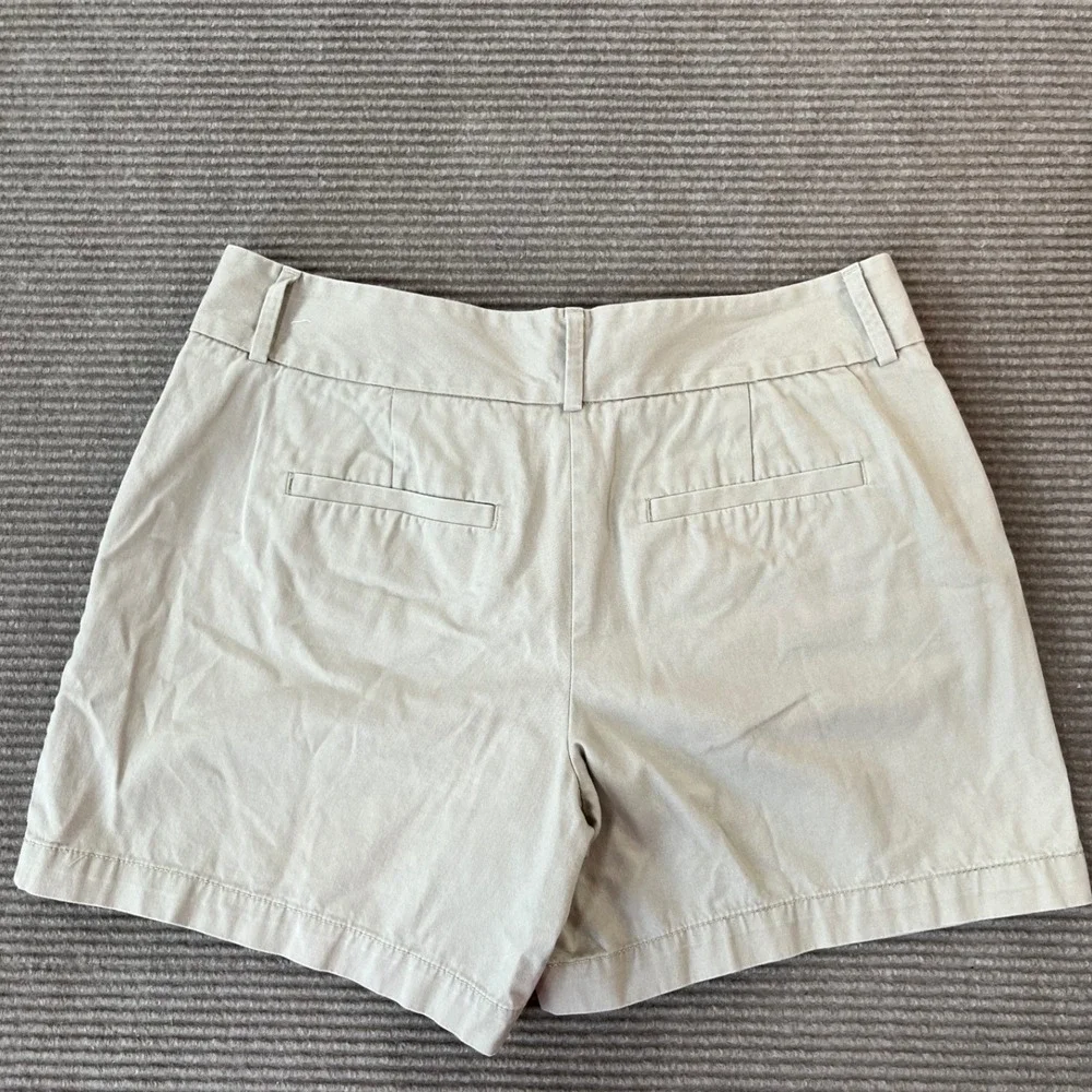 Ann Taylor LOFT Womens Khaki Beige Cotton Chino Shorts Size 4 Mid Rise 4 Inseam